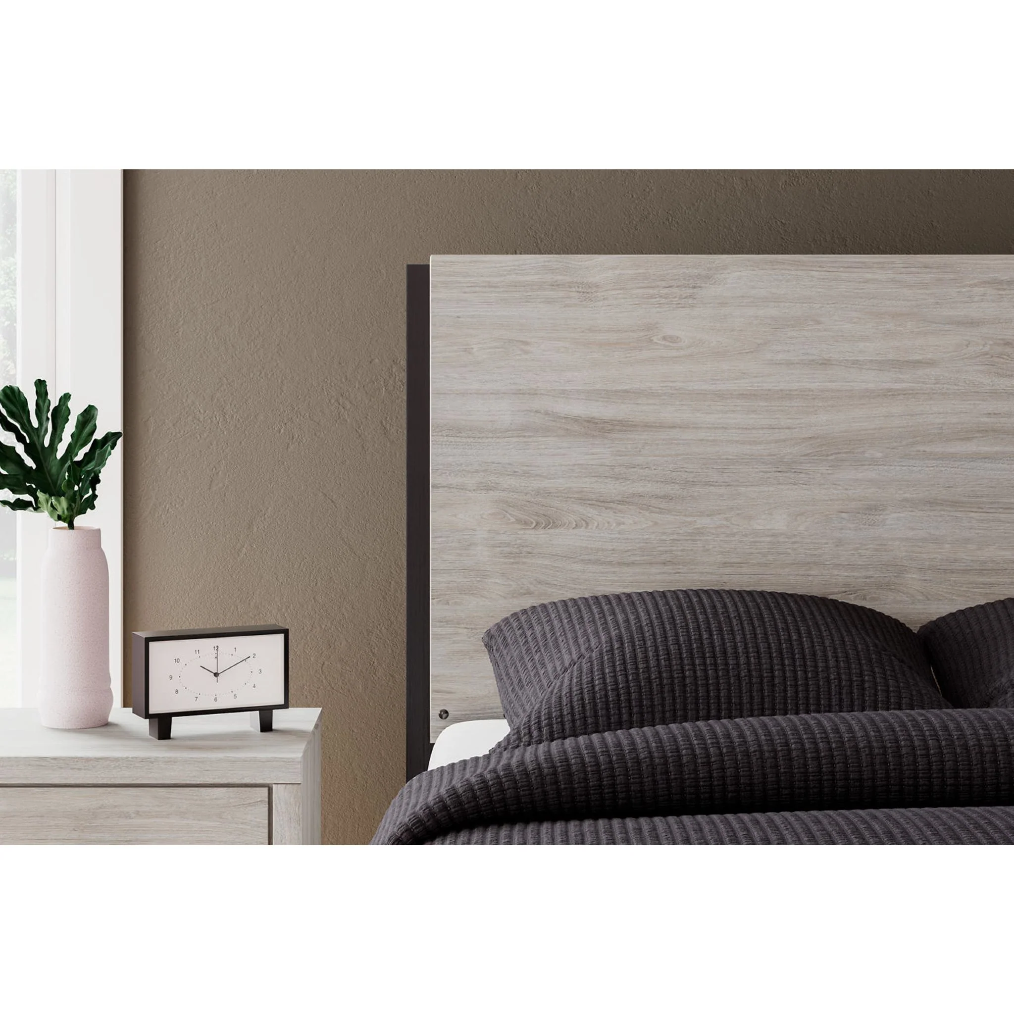 Vessalli 5 Piece Panel Bedroom - Image 17