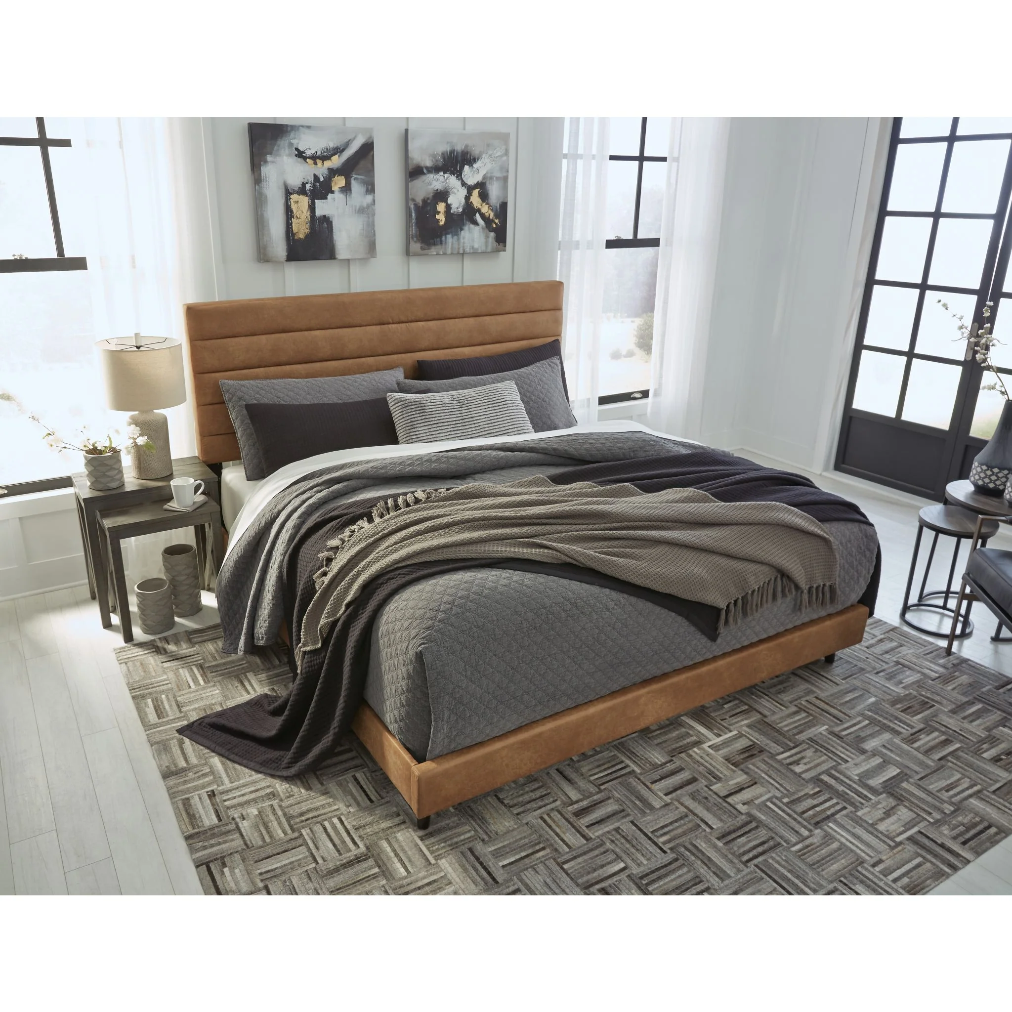 Vintasso Upholstered King Bed - Image 5