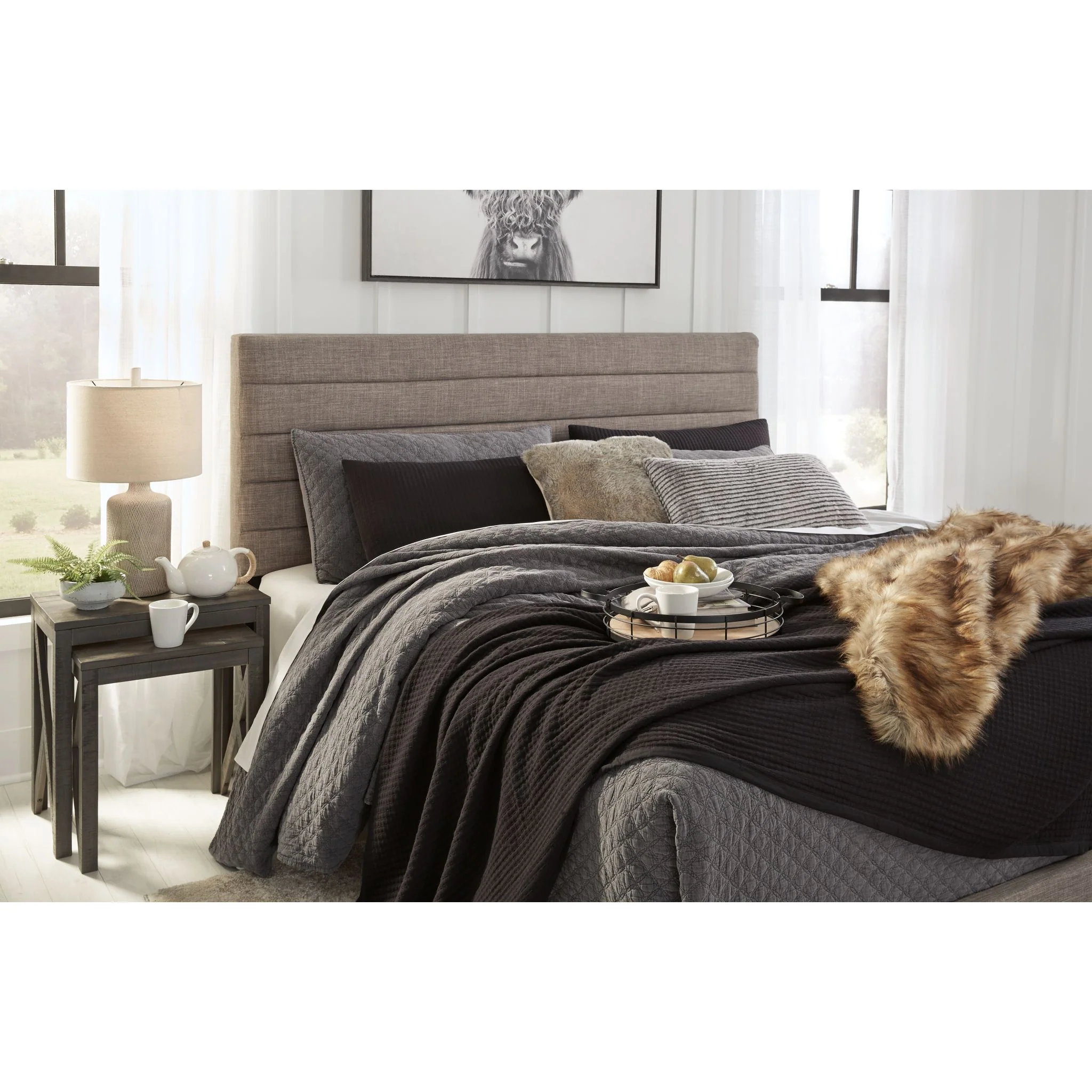 Vintasso Upholstered Queen Bed - Image 6