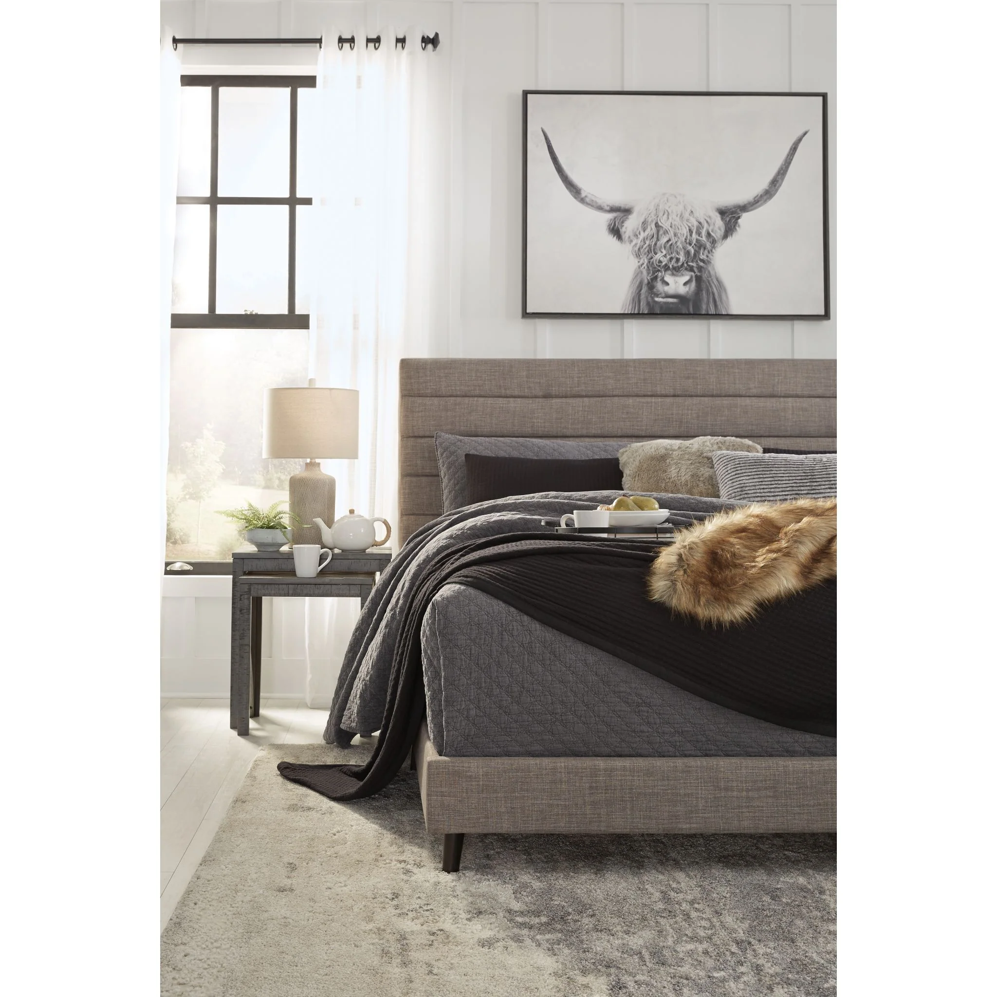 Vintasso Upholstered Queen Bed - Image 7