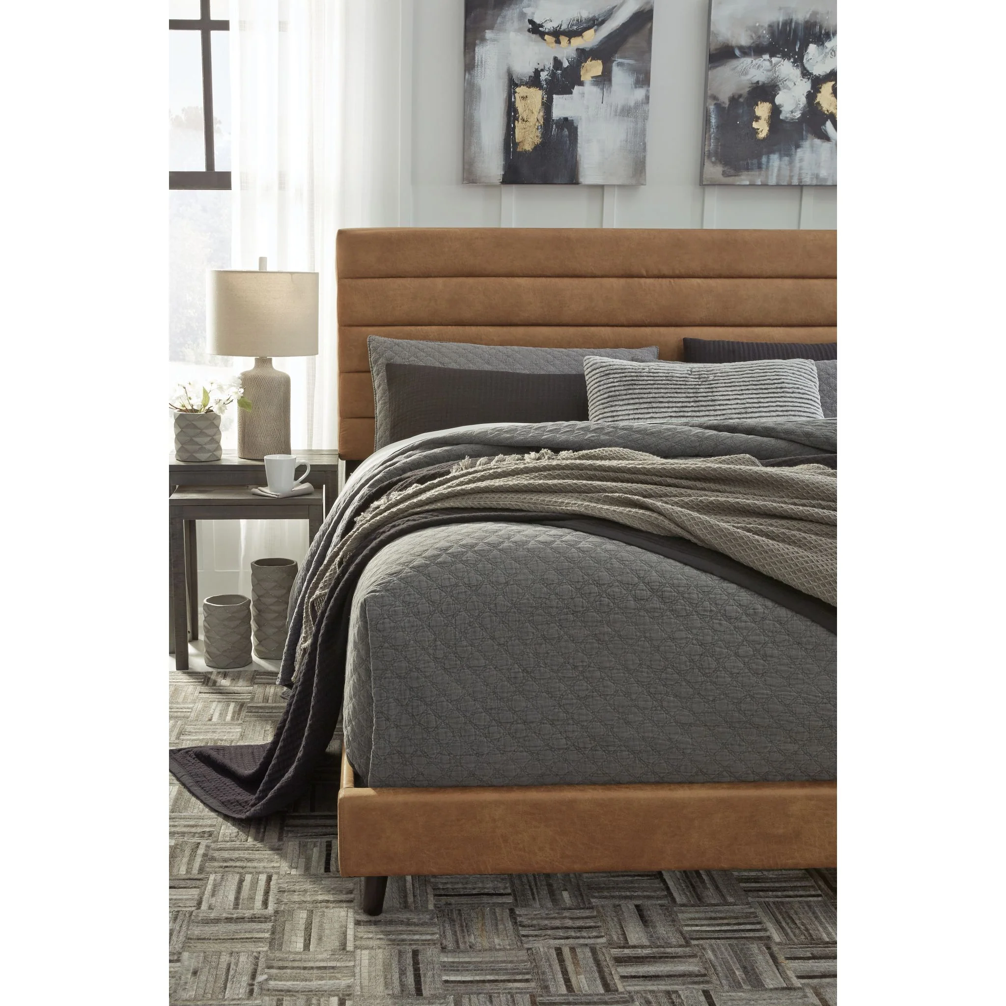 Vintasso Upholstered Queen Bed - Image 7