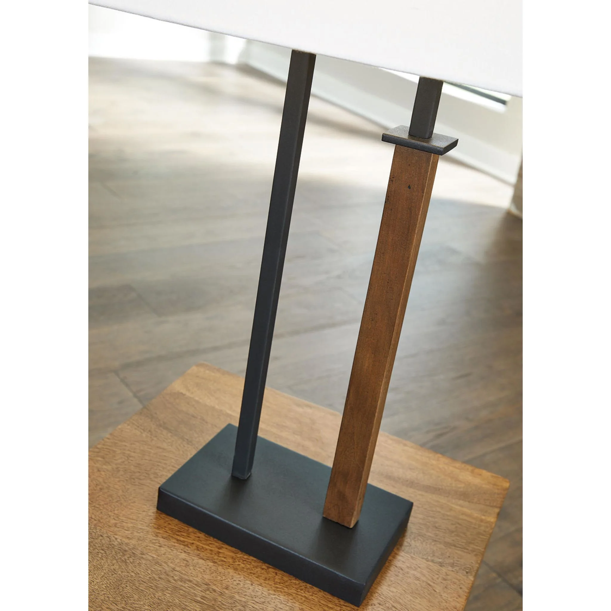 Voslen Table Lamp (Set of 2) - Image 3