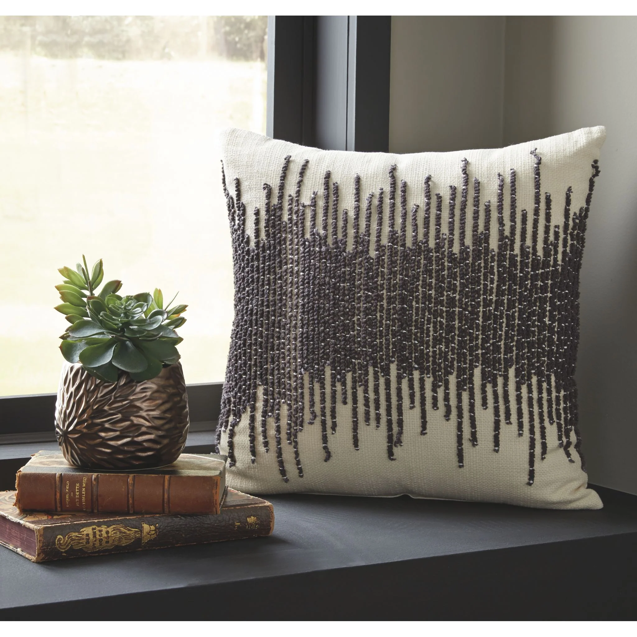 Warneka Pillow - Image 4