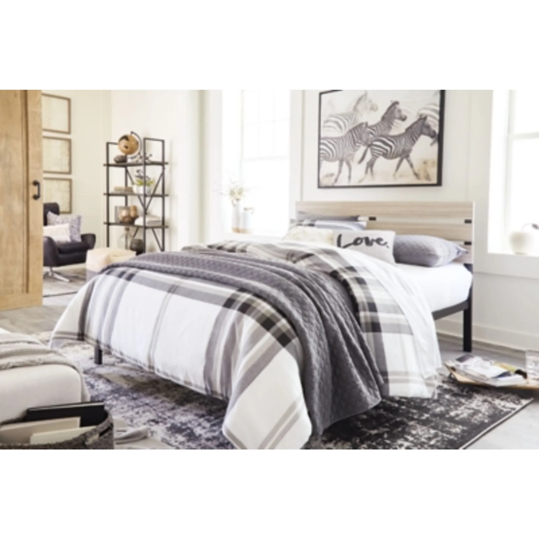 Waylowe 3 Piece Queen Platform Bed - Image 9