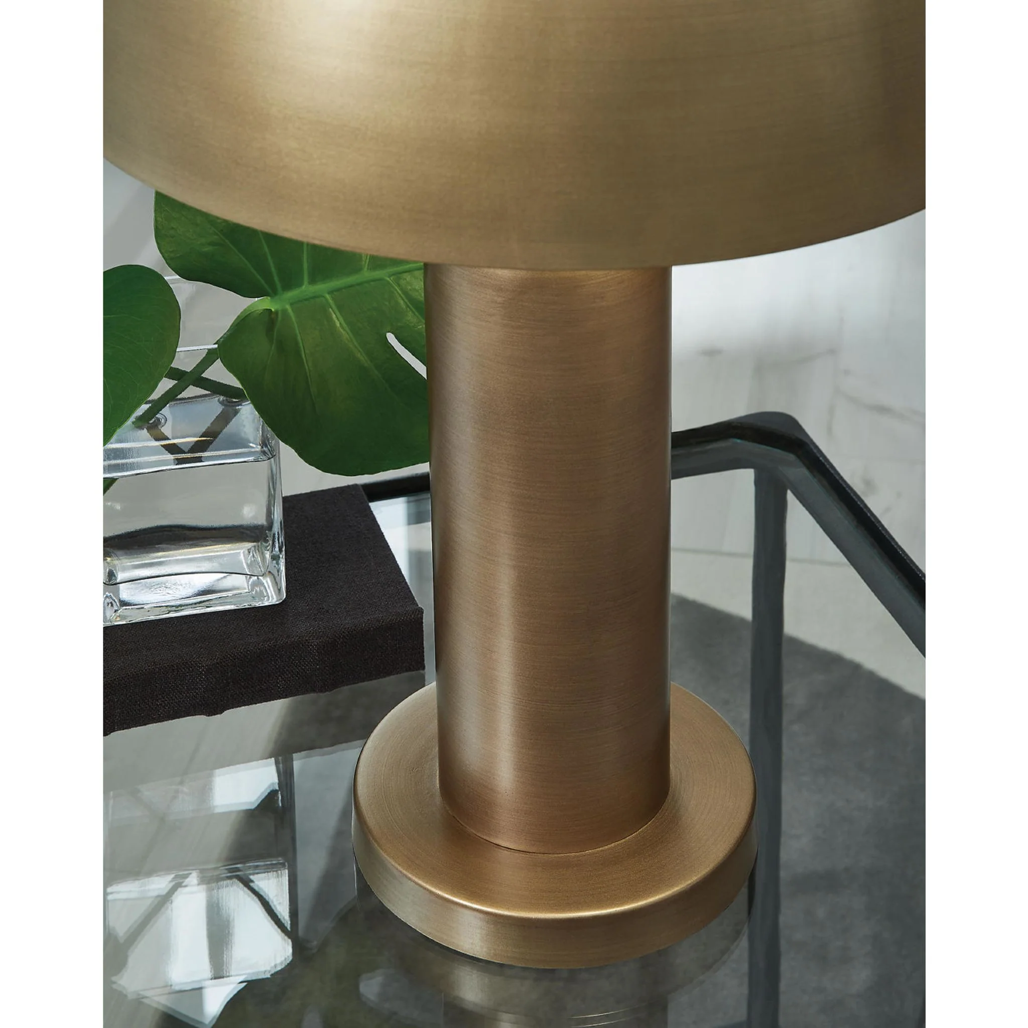 Wendfield Table Lamp - Image 4