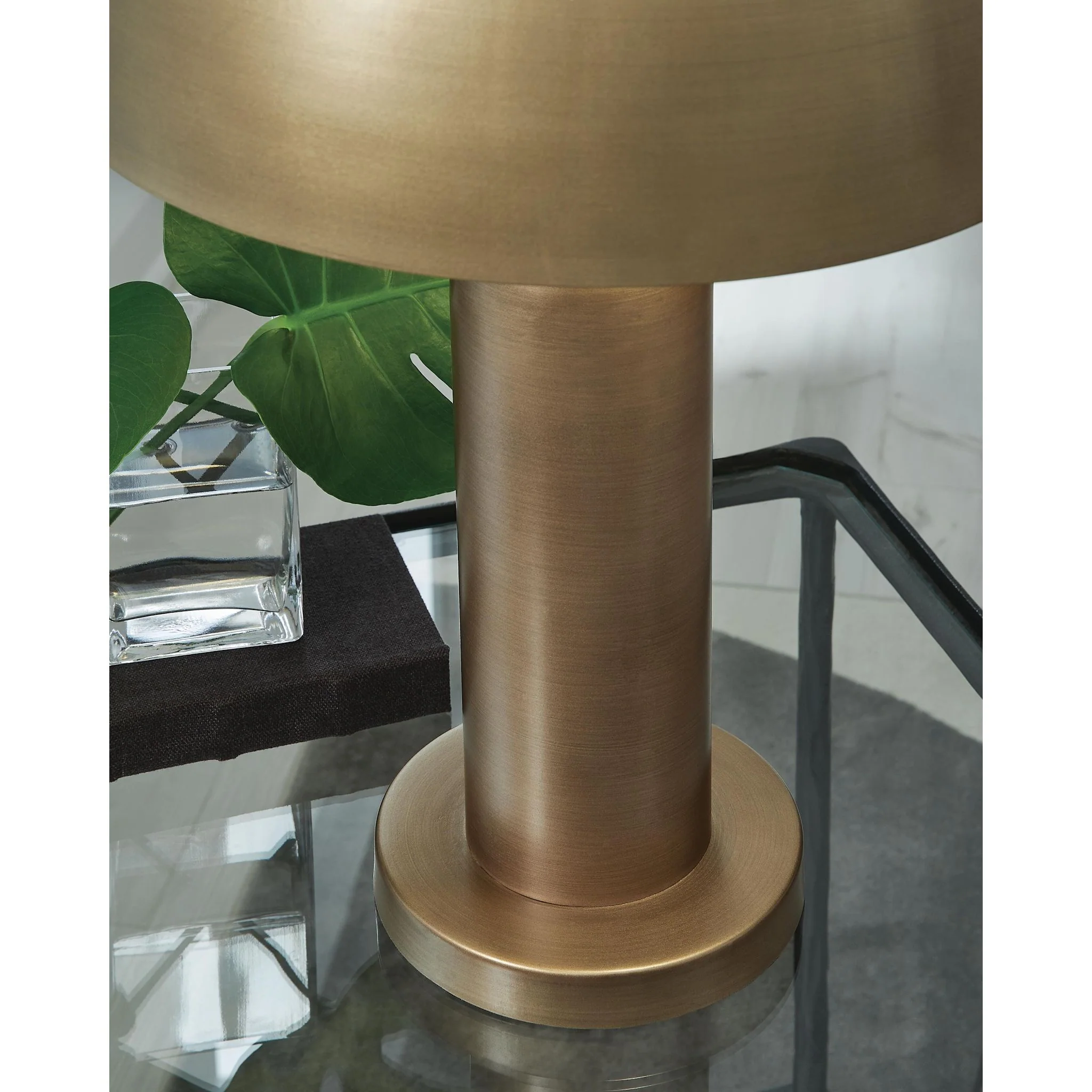 Wendfield Table Lamp - Image 7