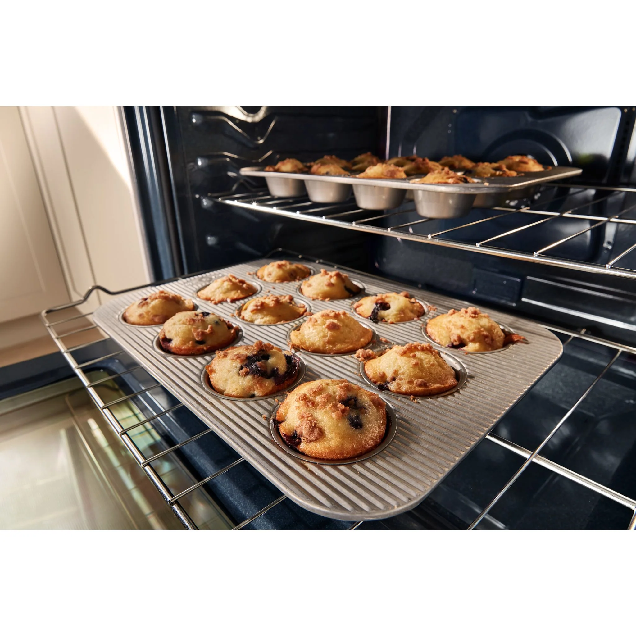 Whirlpool 30-inch Energy Star Electric Range with Air Cooking Technology, No Preheat Air Fry and Air Baking and Self Clean -White (YWFES5030RW) - Image 4