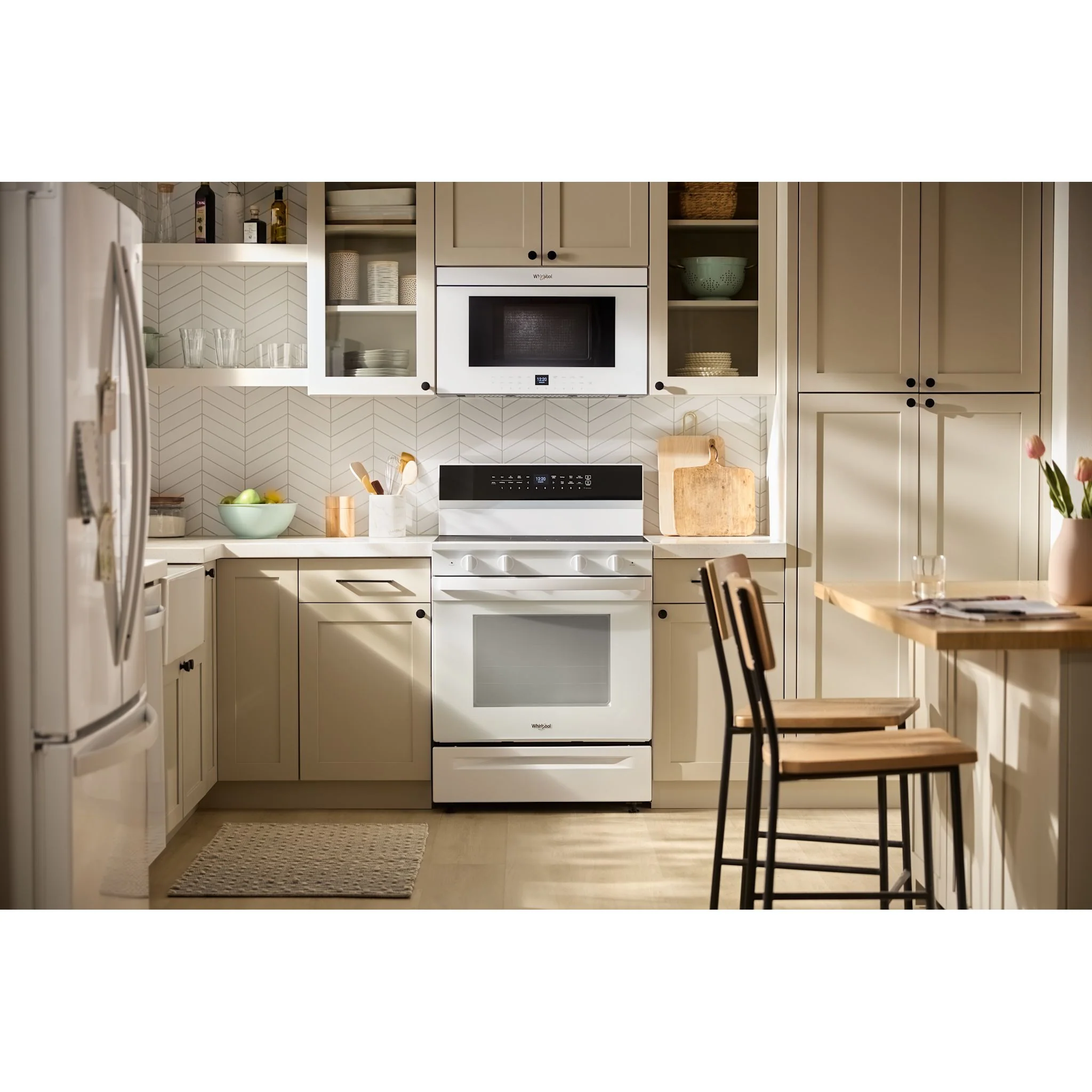 Whirlpool 30-inch Smart Electric Range with Air Cooking Technology, WipeCleanCoating, Steam/Self Cleaning, Rapid Preheat 5.3 CuFt Capacity -White (YWFES7530RW) - Image 6