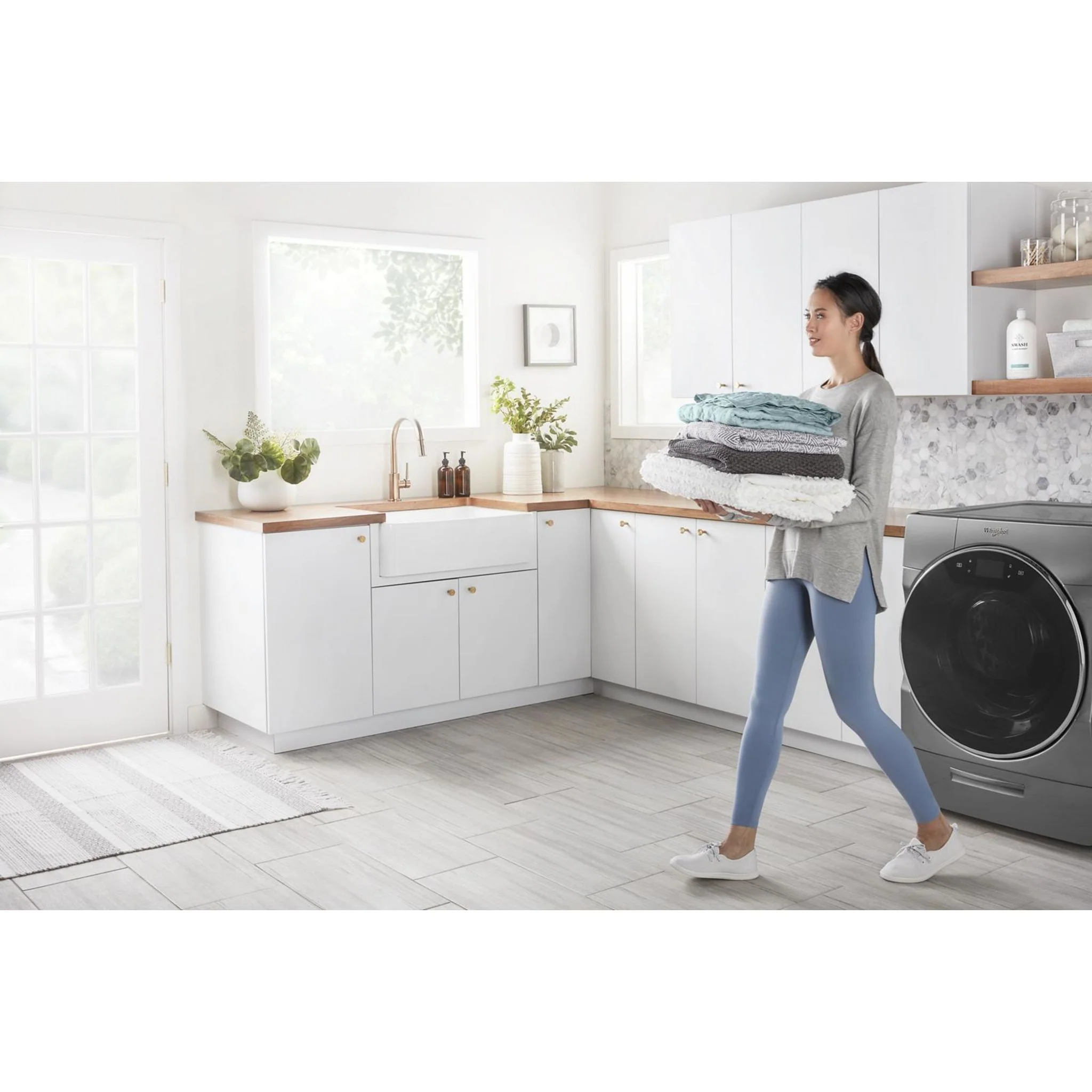 Whirlpool 5.8 cu. ft. I.E.C. Smart Front Load Washer with Load &amp; Go XL Plus Dispenser (WFW9620HC) - Image 9