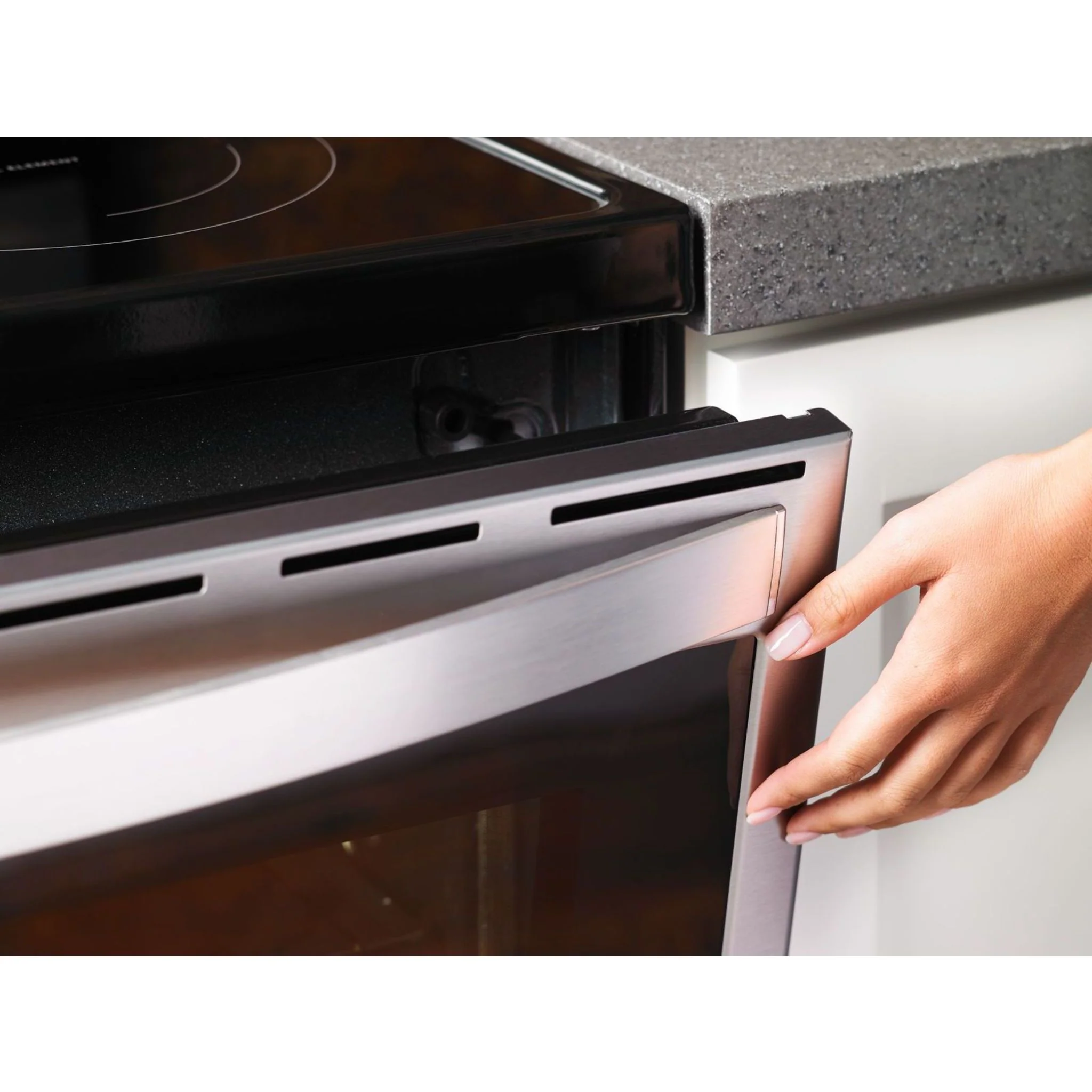 Whirlpool 6.4 cu. ft. Freestanding Electric Range with Frozen Bake Technology (YWFE775H0HZ) - Image 15