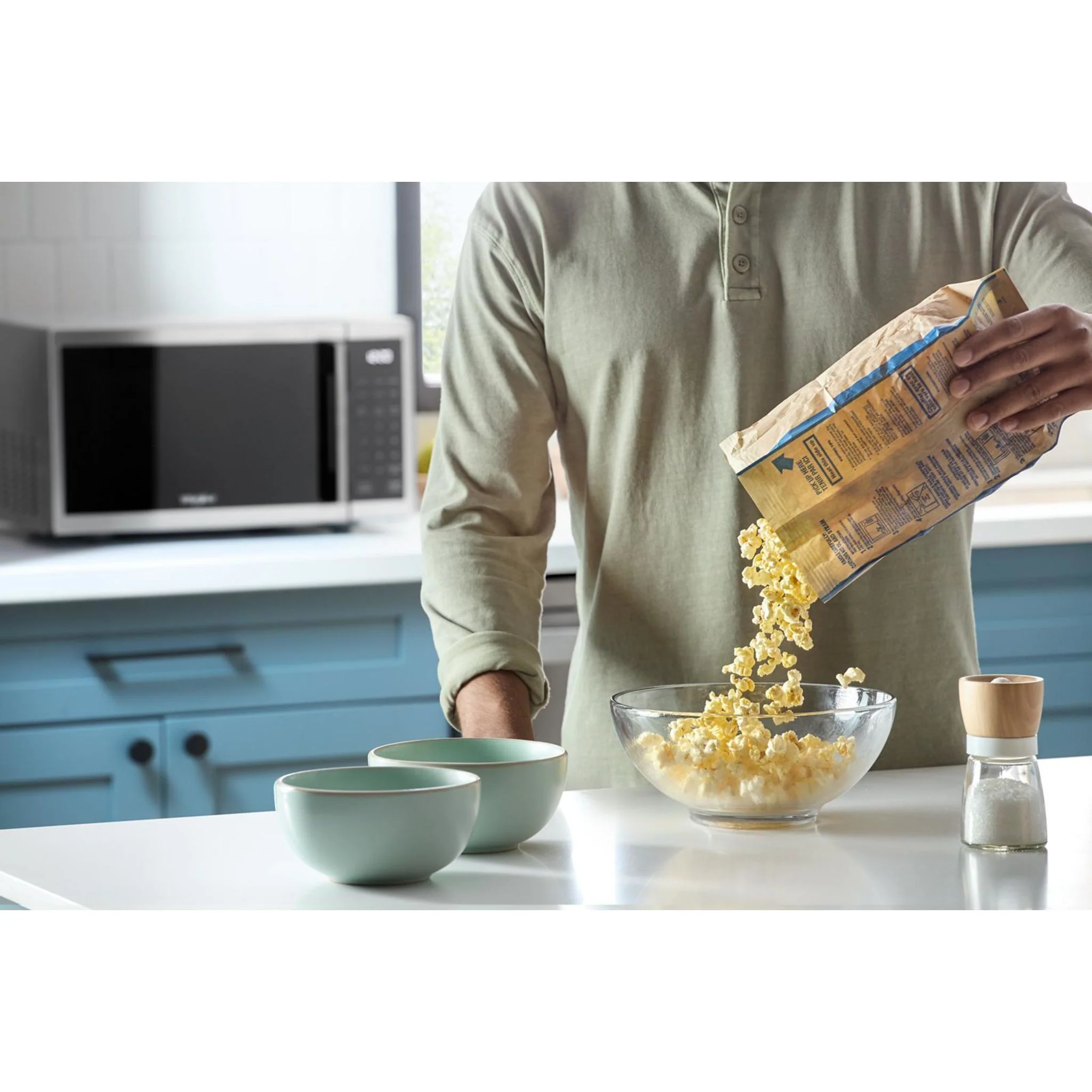 Whirlpool 0.9 cu. ft. Stainless Steel Countertop Microwave With Steam Clean - 900 watt -Stainless Steel (WMCS3019RS) - Image 7