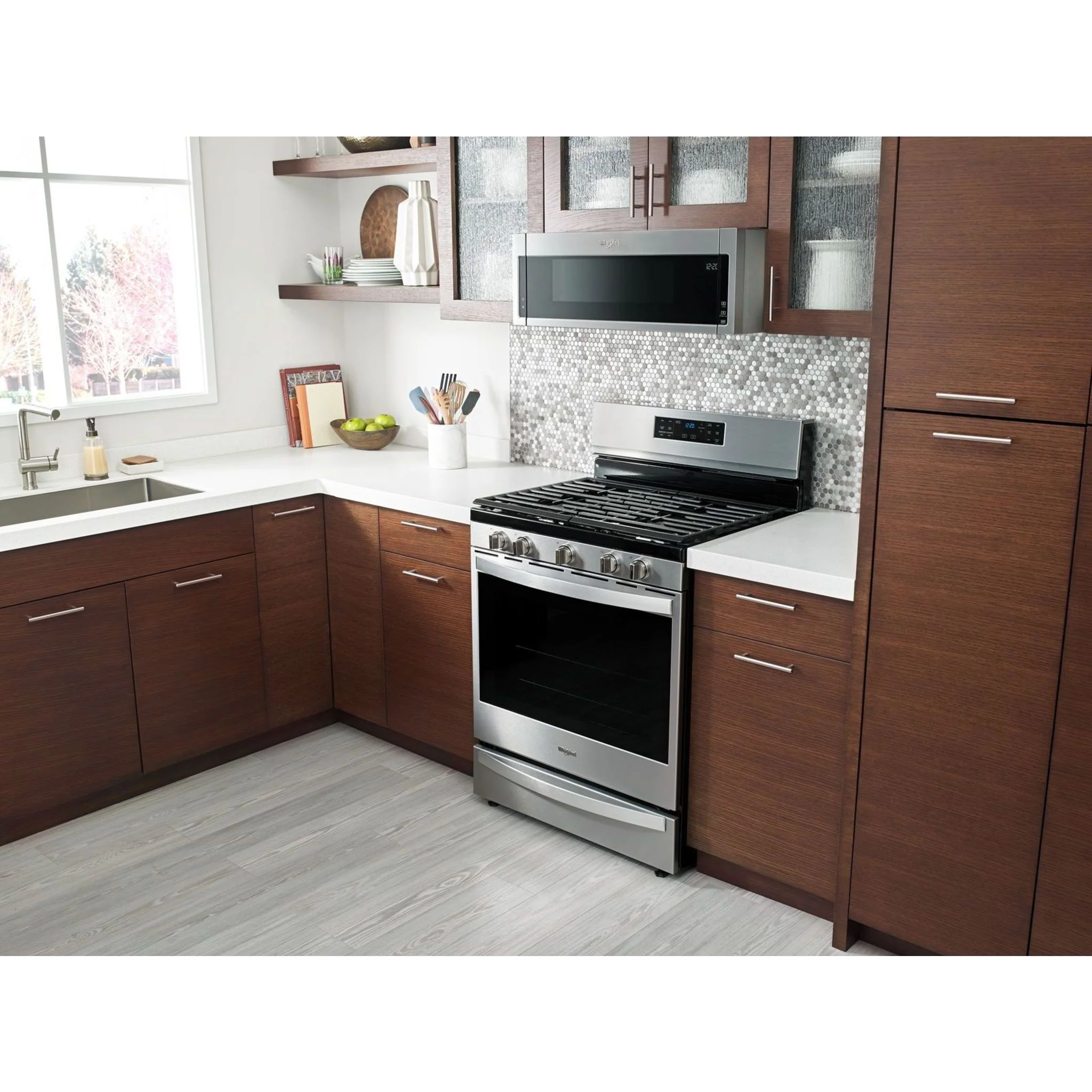 Whirlpool 5.8 cu. ft. Freestanding Gas Range with Frozen Bake Technology (WFG775H0HZ) - Image 16
