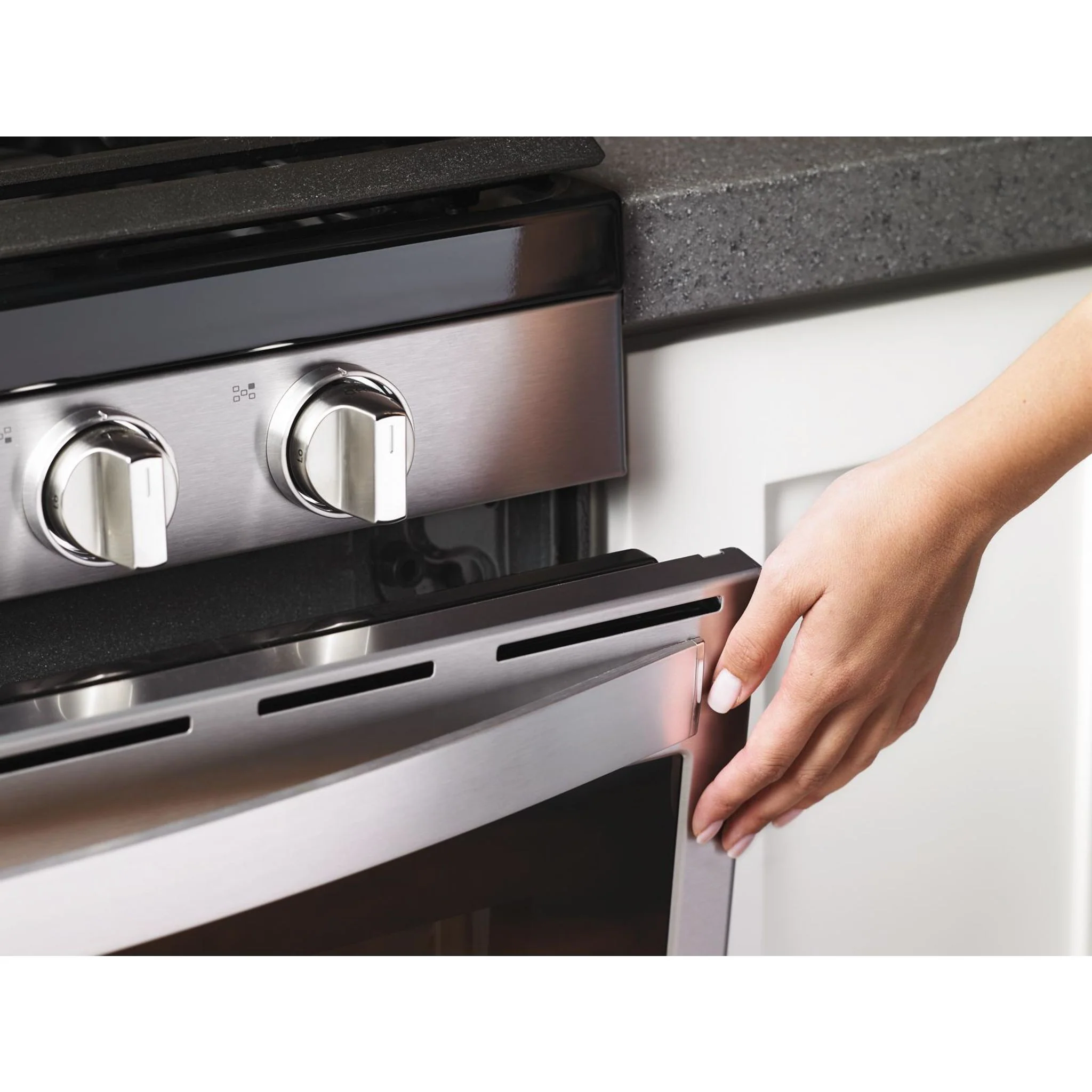 Whirlpool 5.8 cu. ft. Freestanding Gas Range with Frozen Bake Technology (WFG775H0HZ) - Image 31