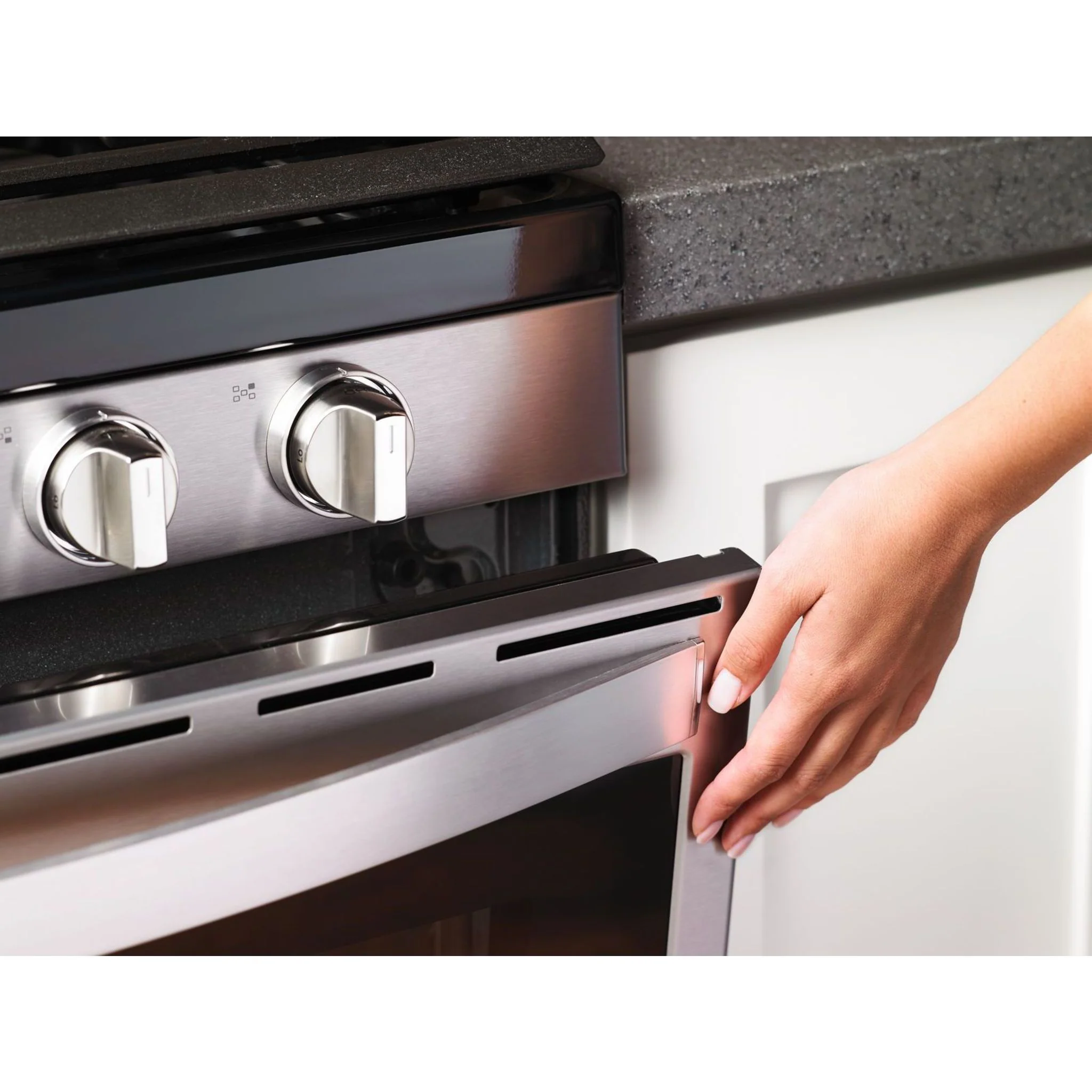 Whirlpool 5.8 cu. ft. Freestanding Gas Range with Frozen Bake Technology (WFG775H0HZ) - Image 8
