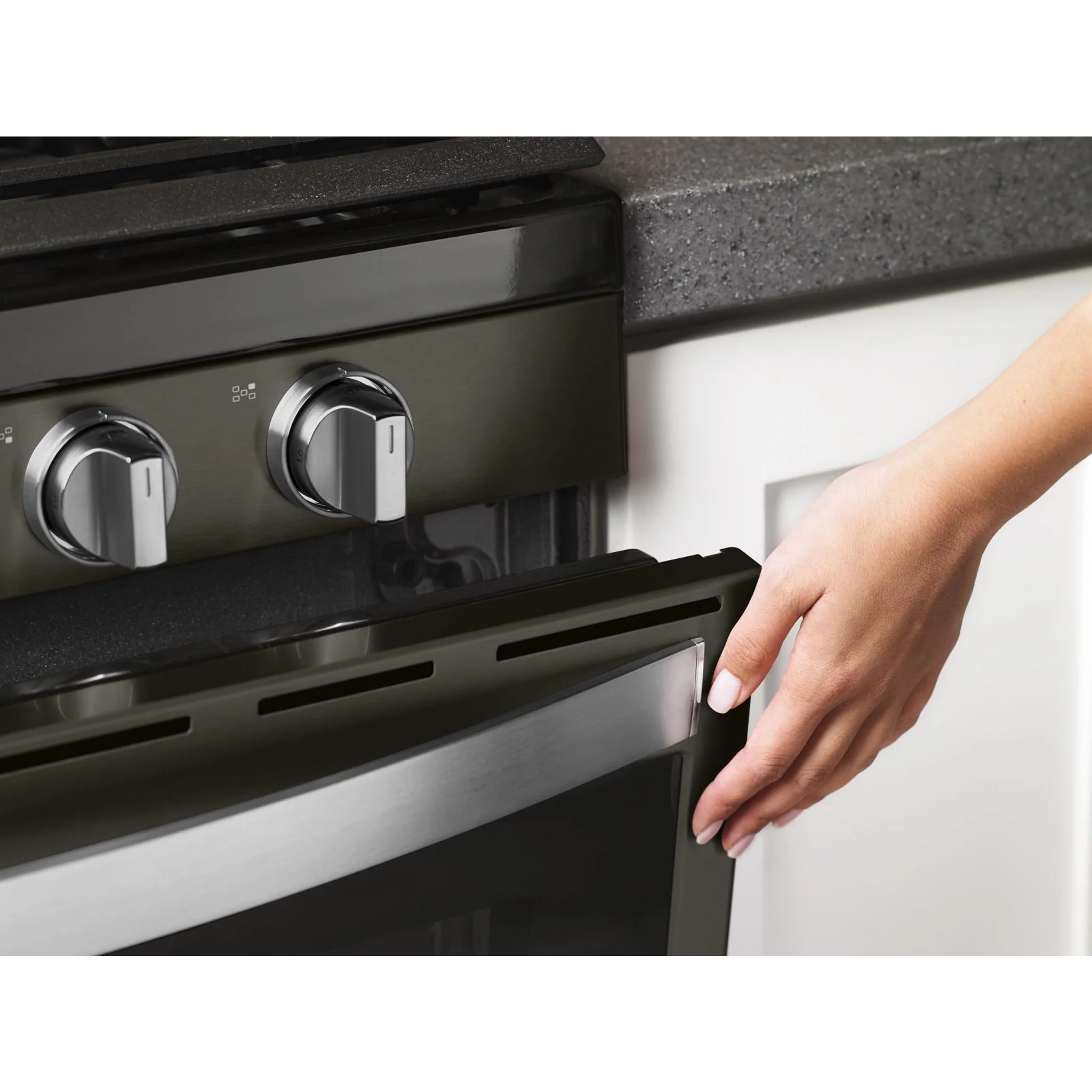 Whirlpool 5.8 cu. ft. Smart Freestanding Gas Range with EZ-2-Lift Grates (WFG975H0HV) - Image 16
