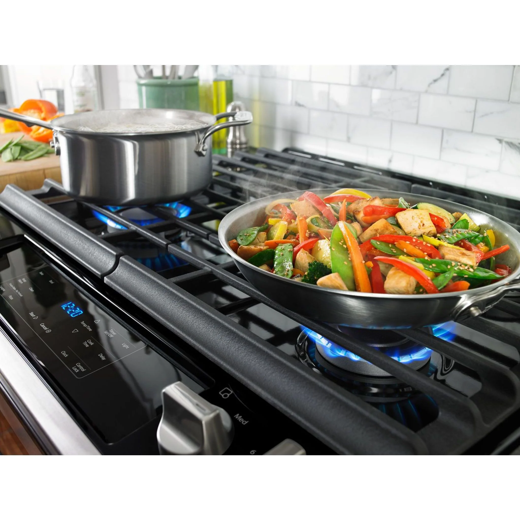 Whirlpool 5.0 cu. ft. Front Control Gas Range with cast-iron grates (WEG515S0FS) - Image 15