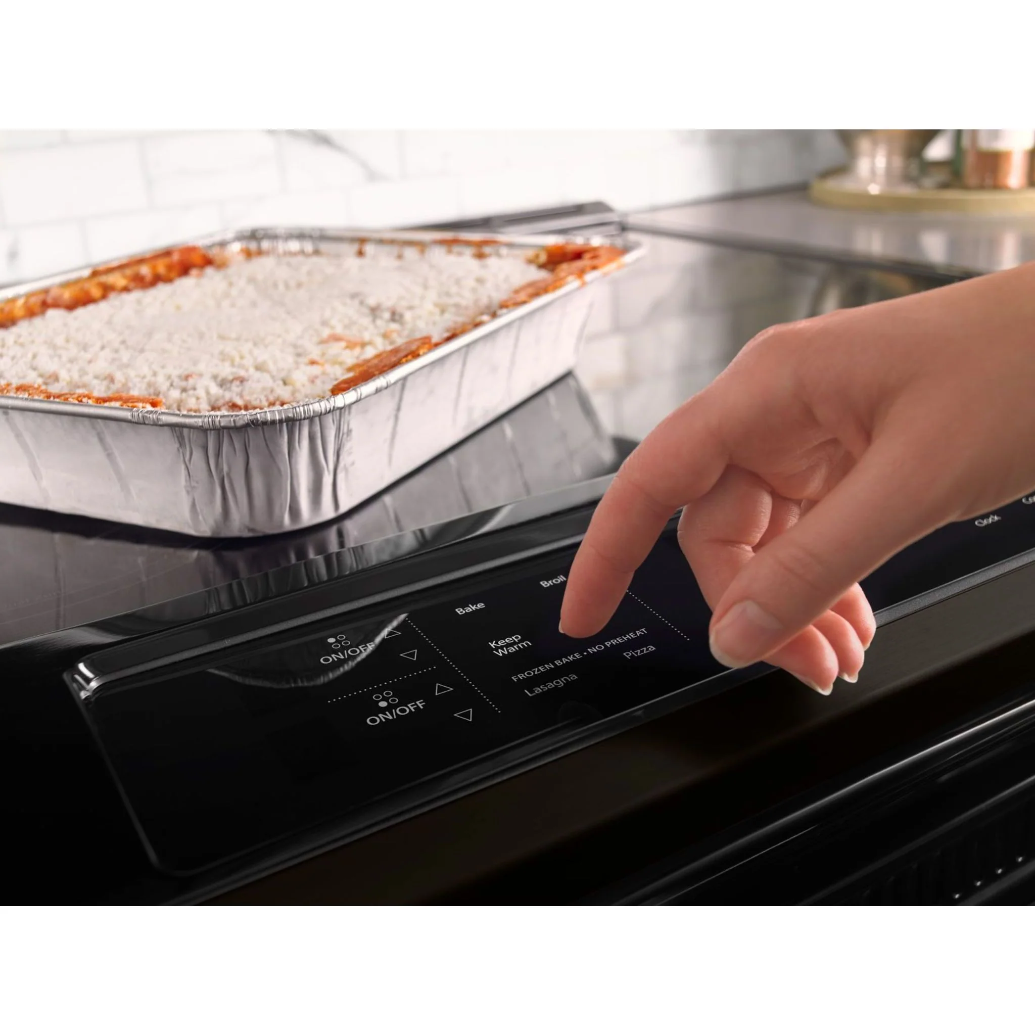 Whirlpool 4.8 cu. ft. guided Electric Front Control Range with the easy-wipe ceramic glass cooktop (YWEE510S0FV) - Image 3