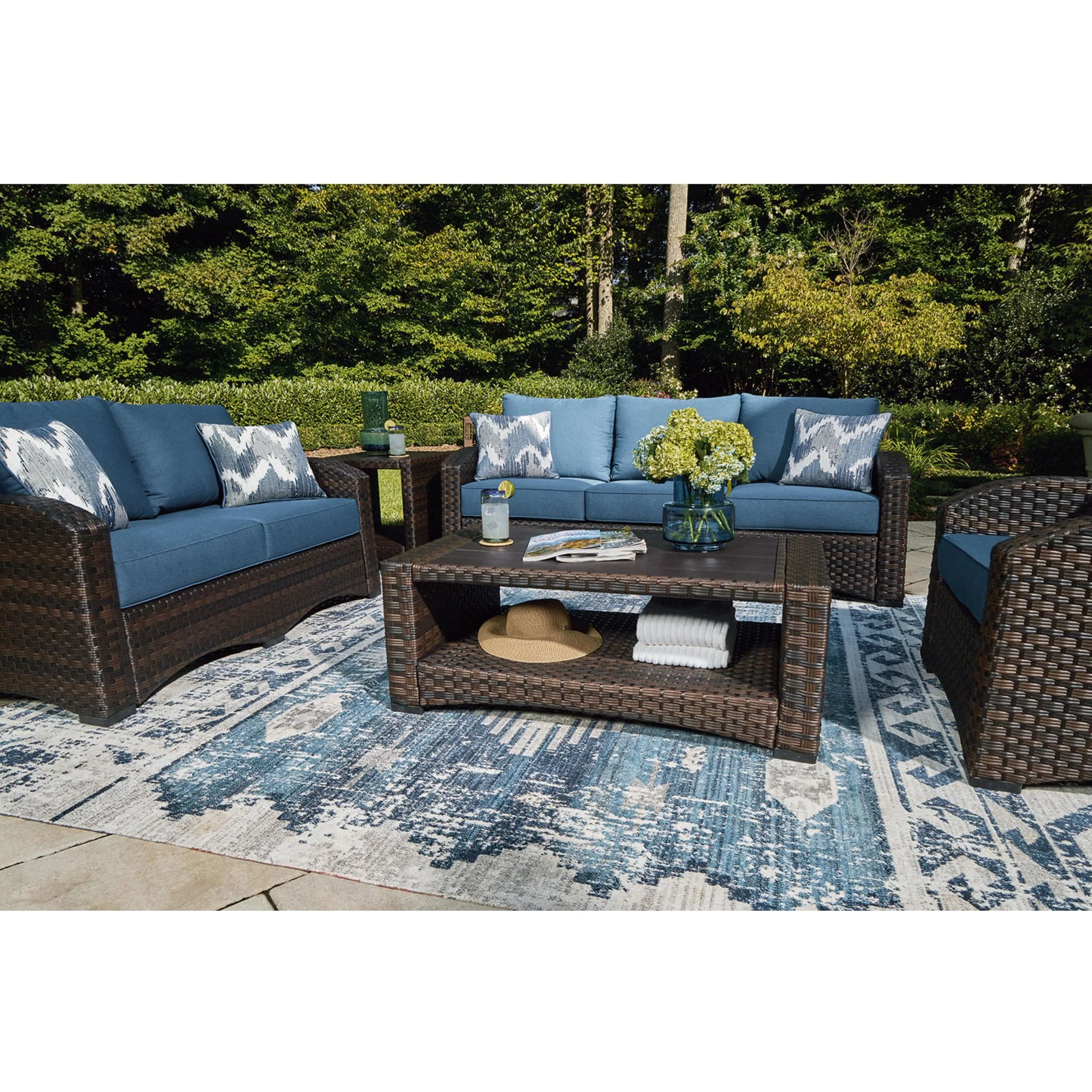 Windglow Outdoor Lounge Chair with Cushion - Image 36