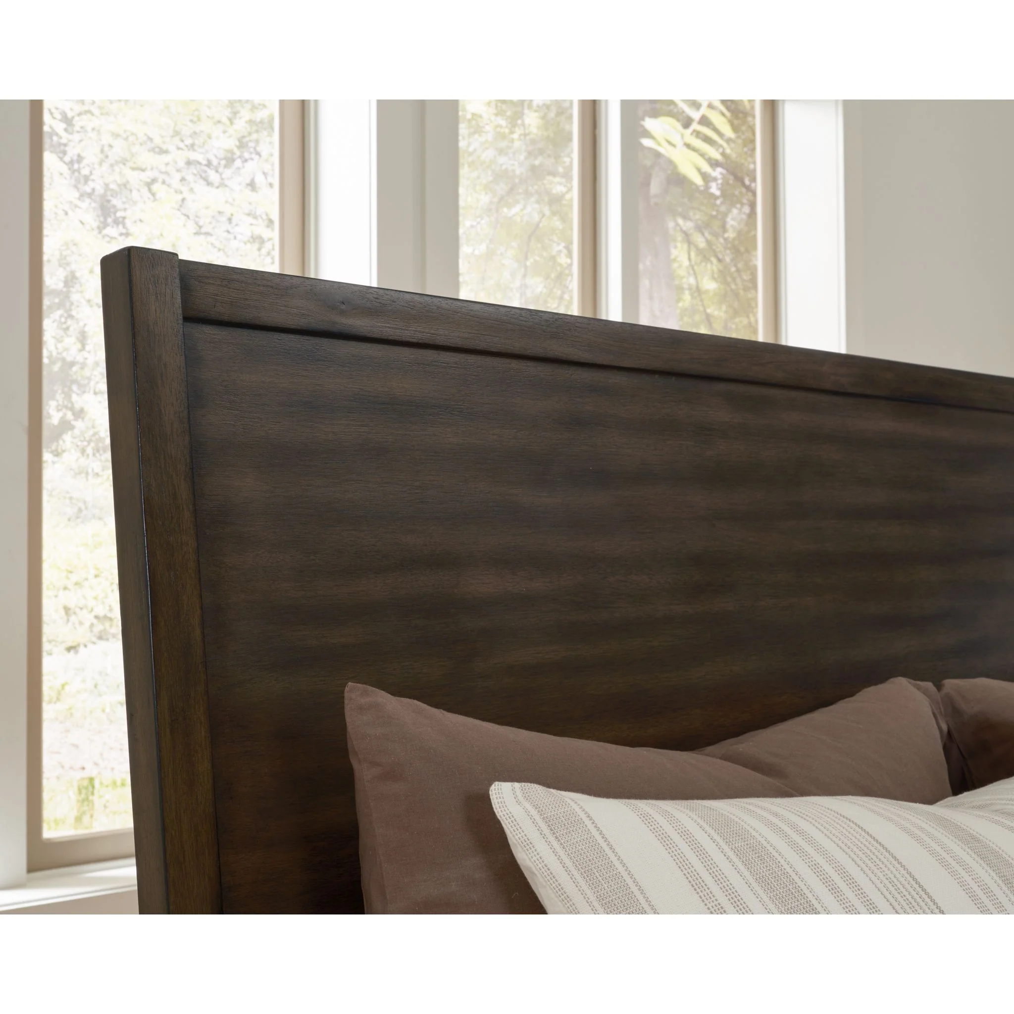 Wittland Queen Panel Bed - Image 6