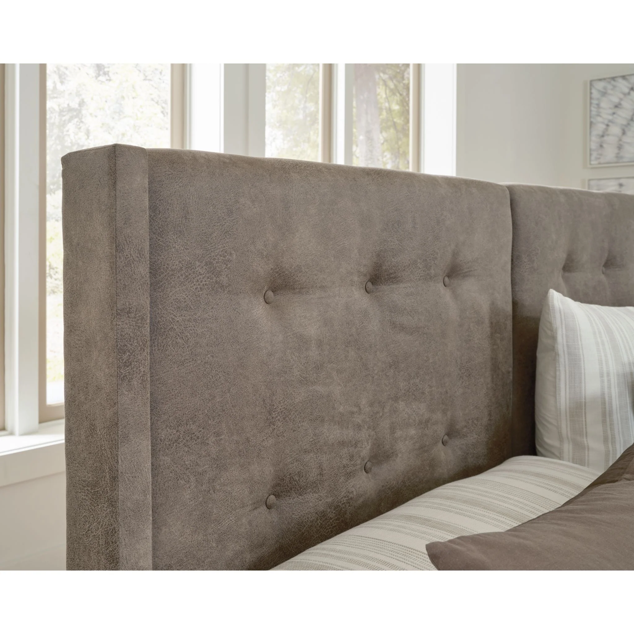 Wittland Upholstered Bed - Image 6