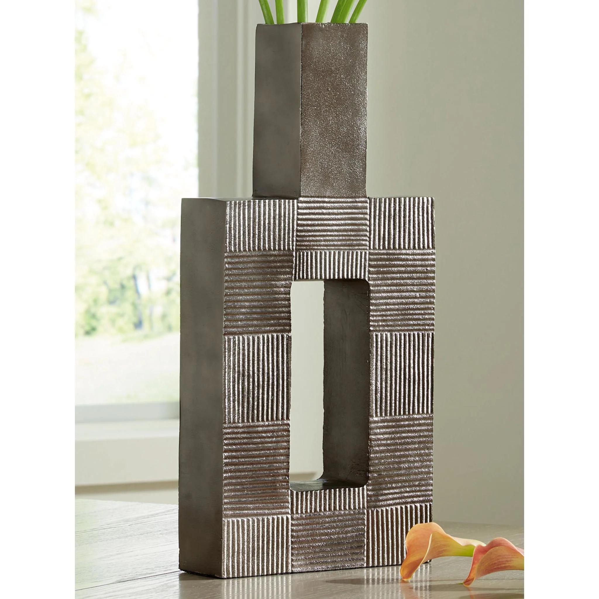 Wrengrove Vase - Image 2