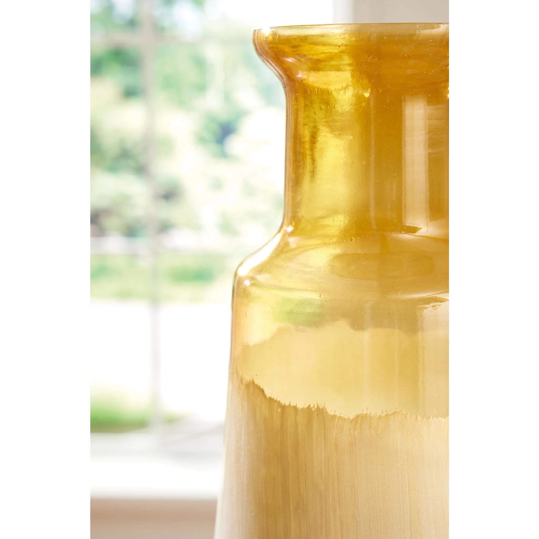 Wynburg Vase - Image 3