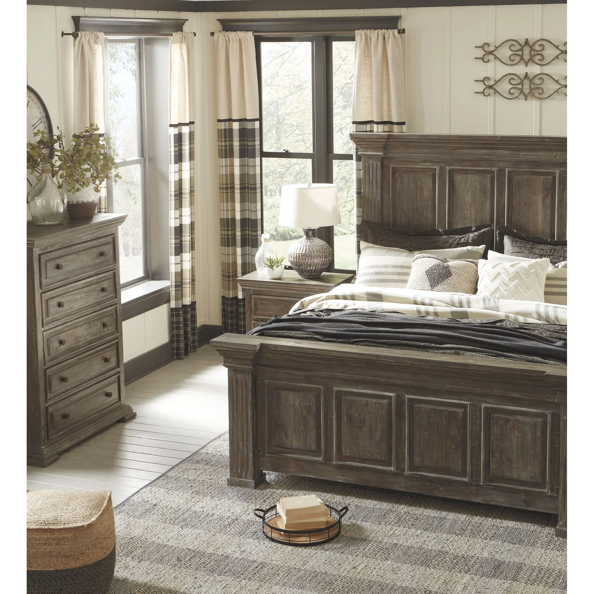 Wyndahl 3 Piece Panel Bed - Image 2