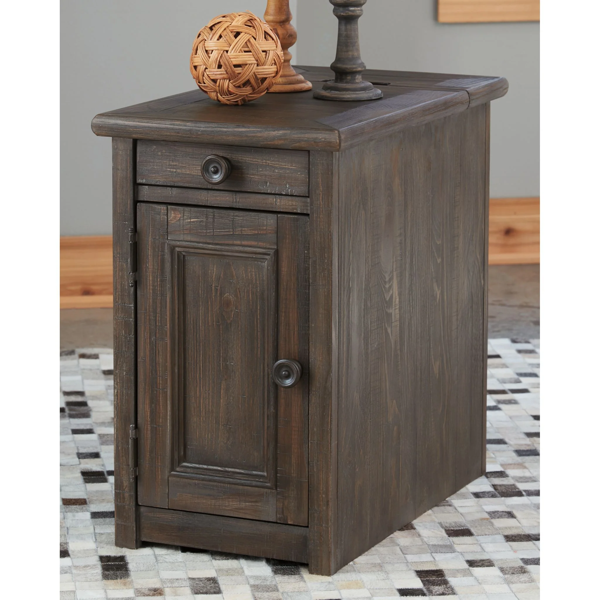 Wyndahl Chairside End Table - Image 2