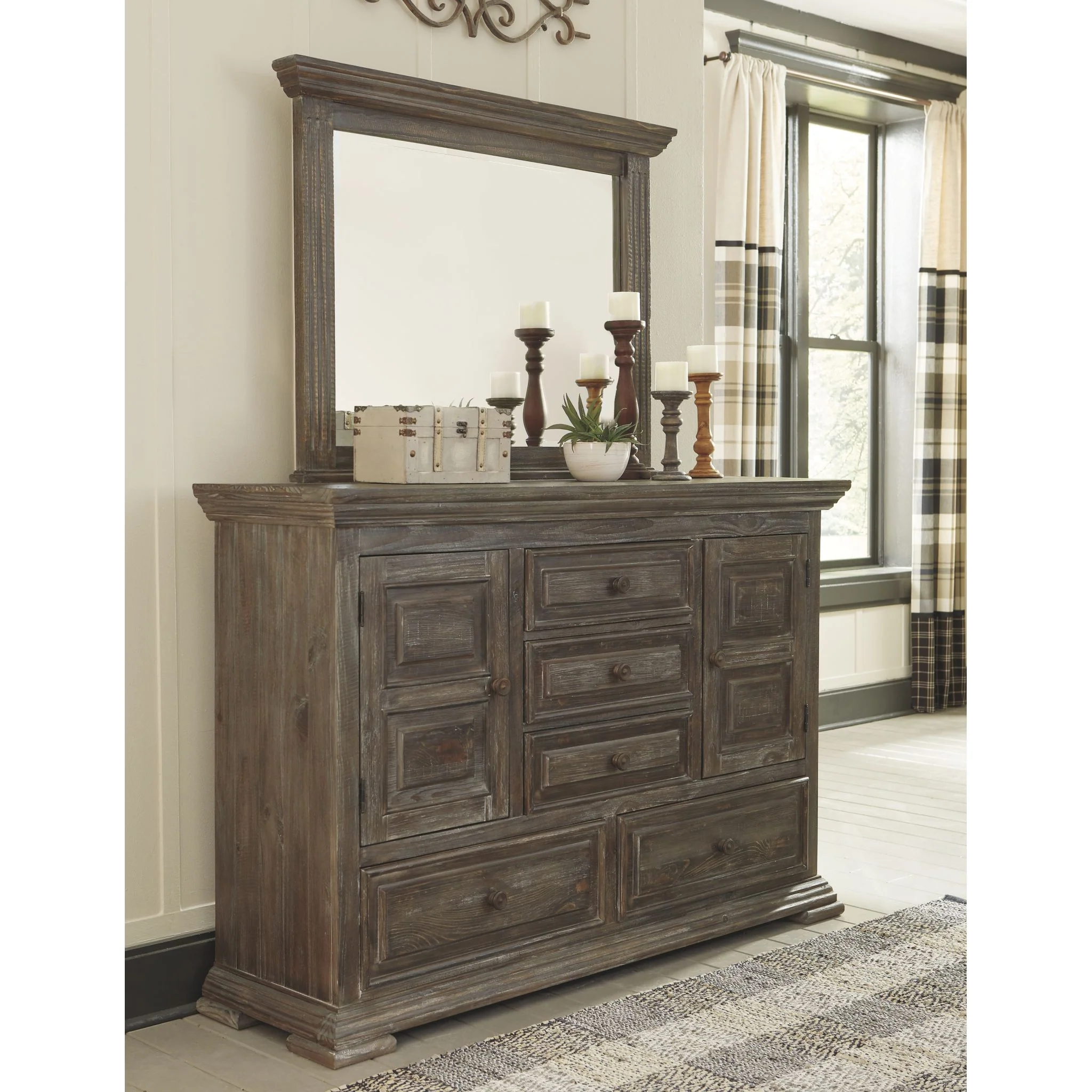 Wyndahl Dresser and Mirror - Image 4