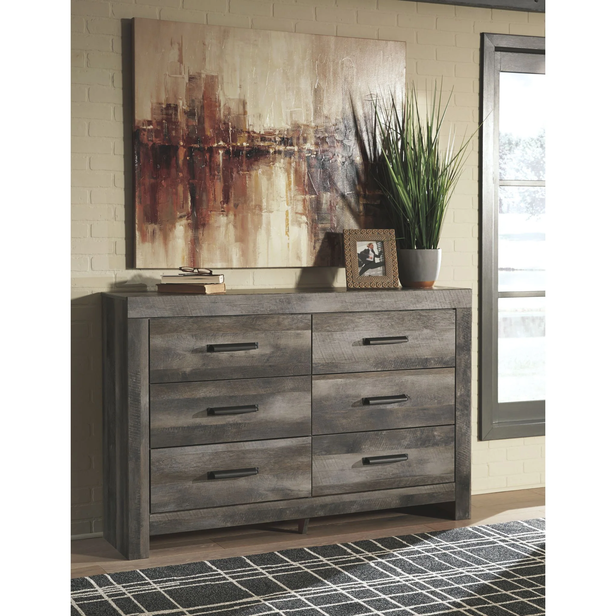 Wynnlow Dresser - Image 3