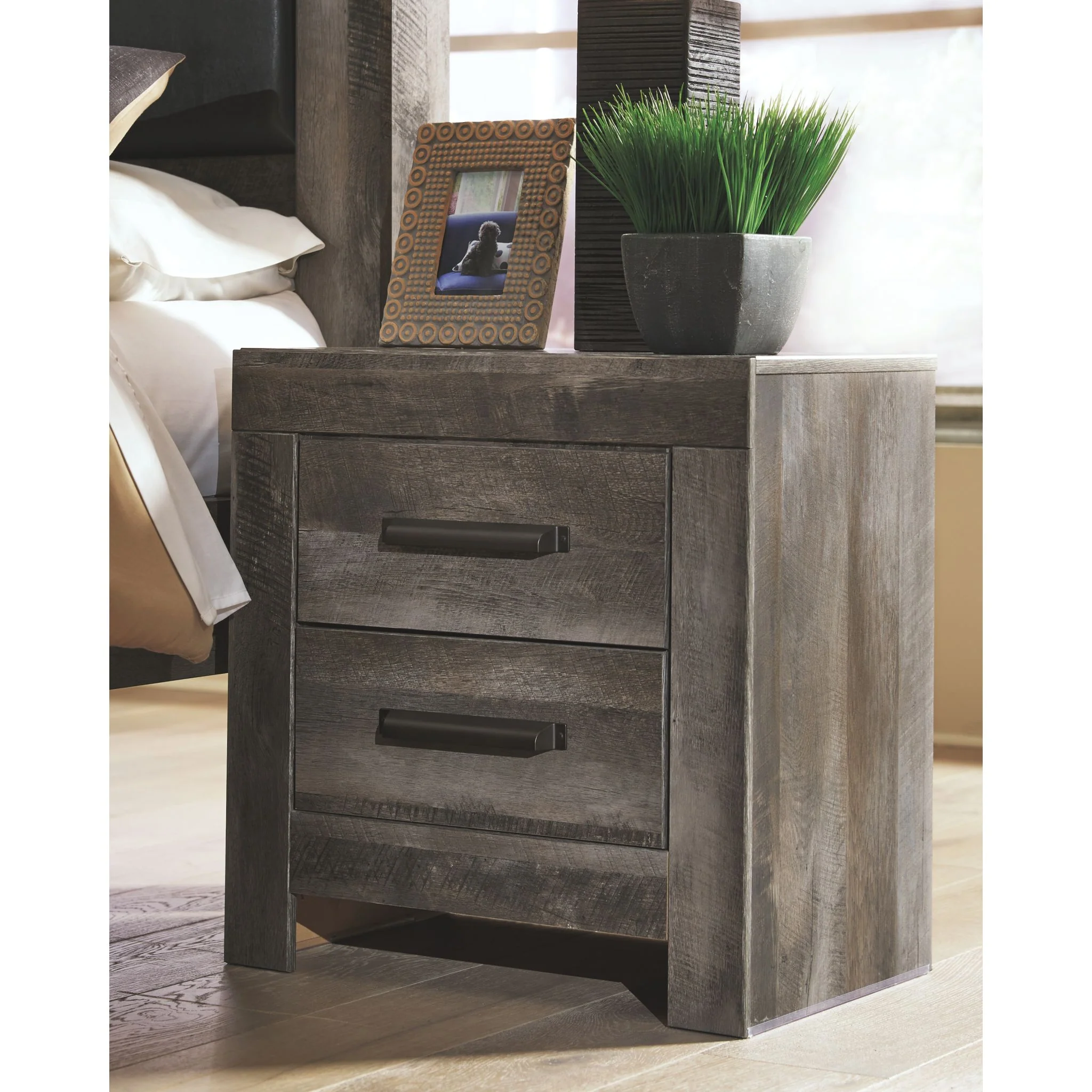 Wynnlow Nightstand - Image 2