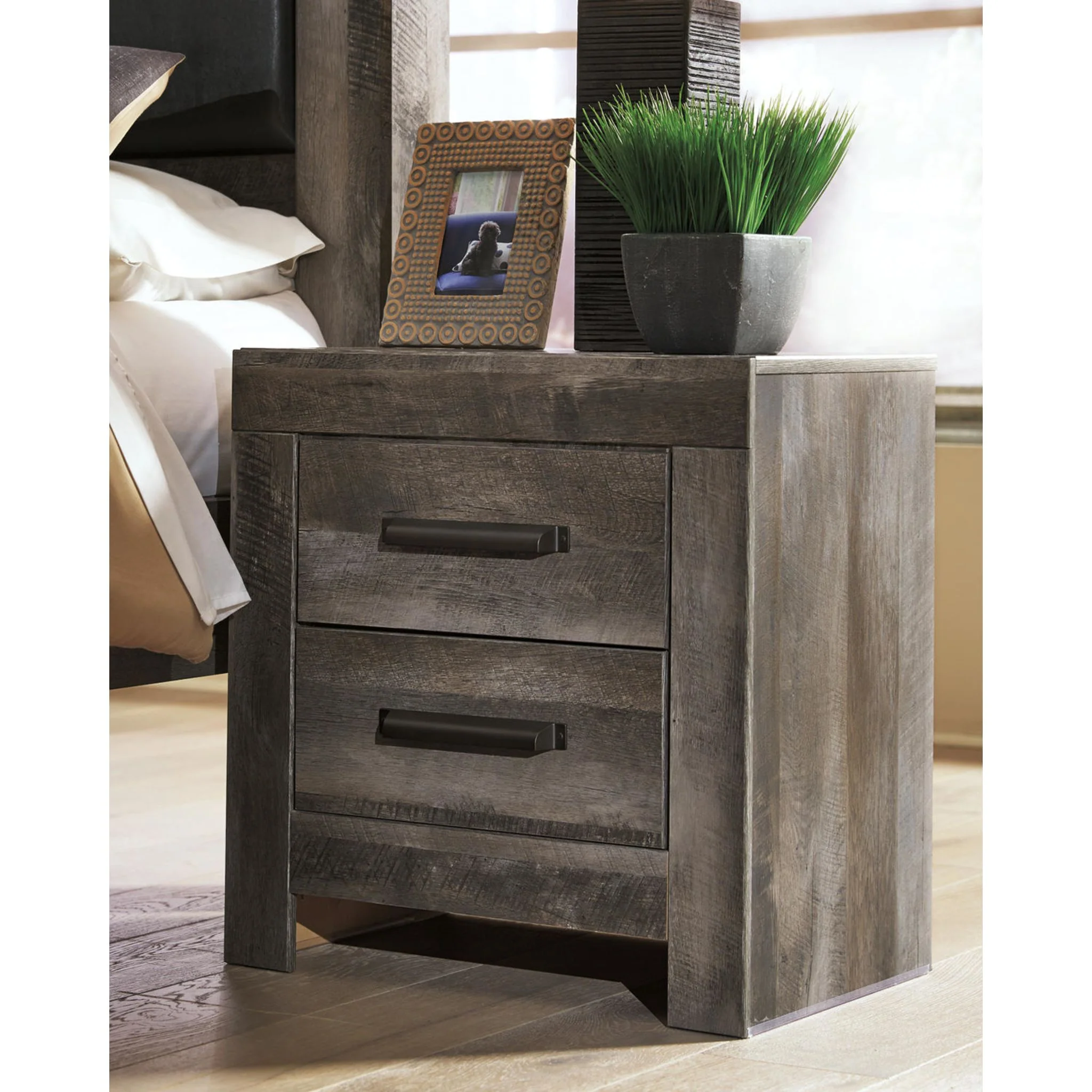 Wynnlow Nightstand - Image 6