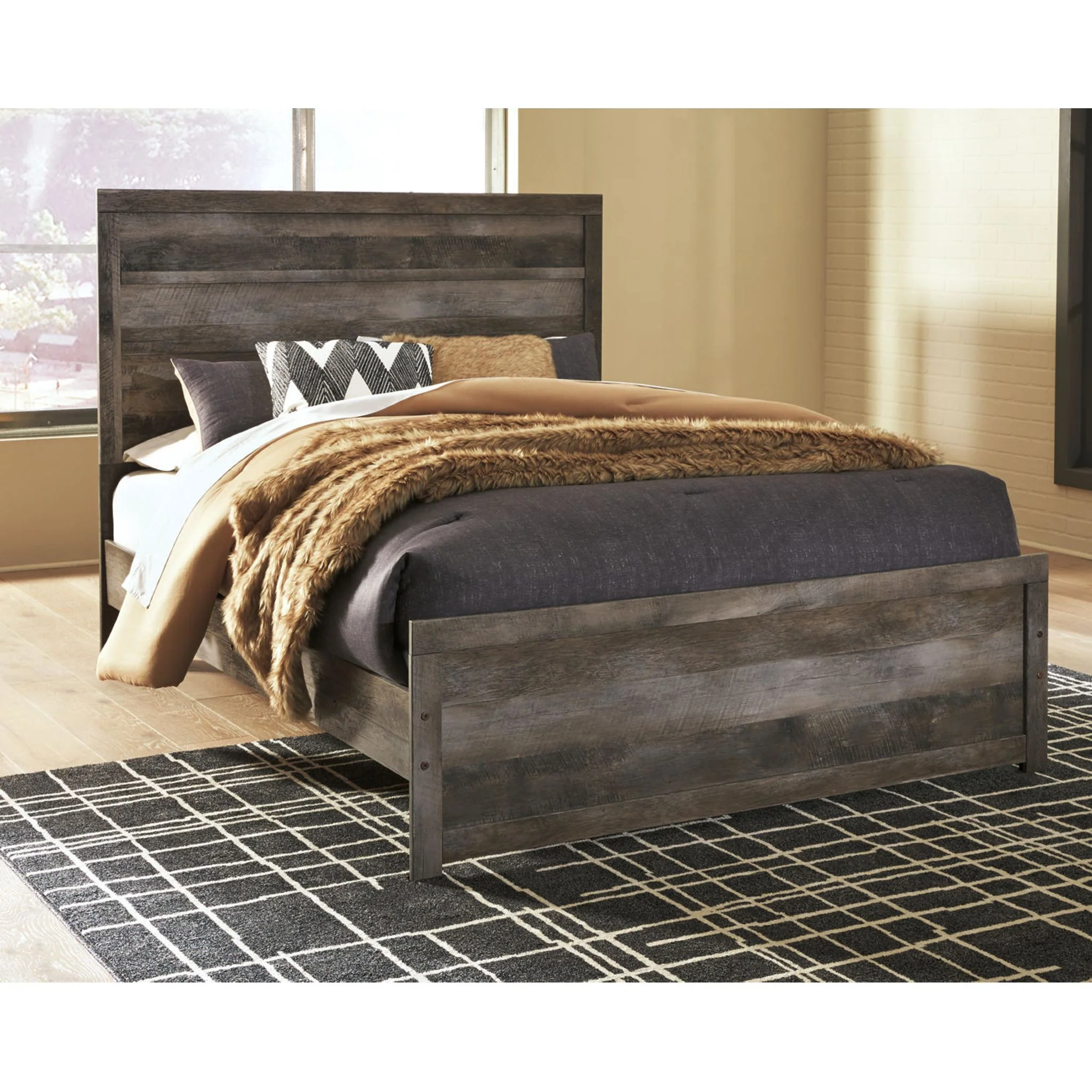 Wynnlow Panel Bed - Image 7