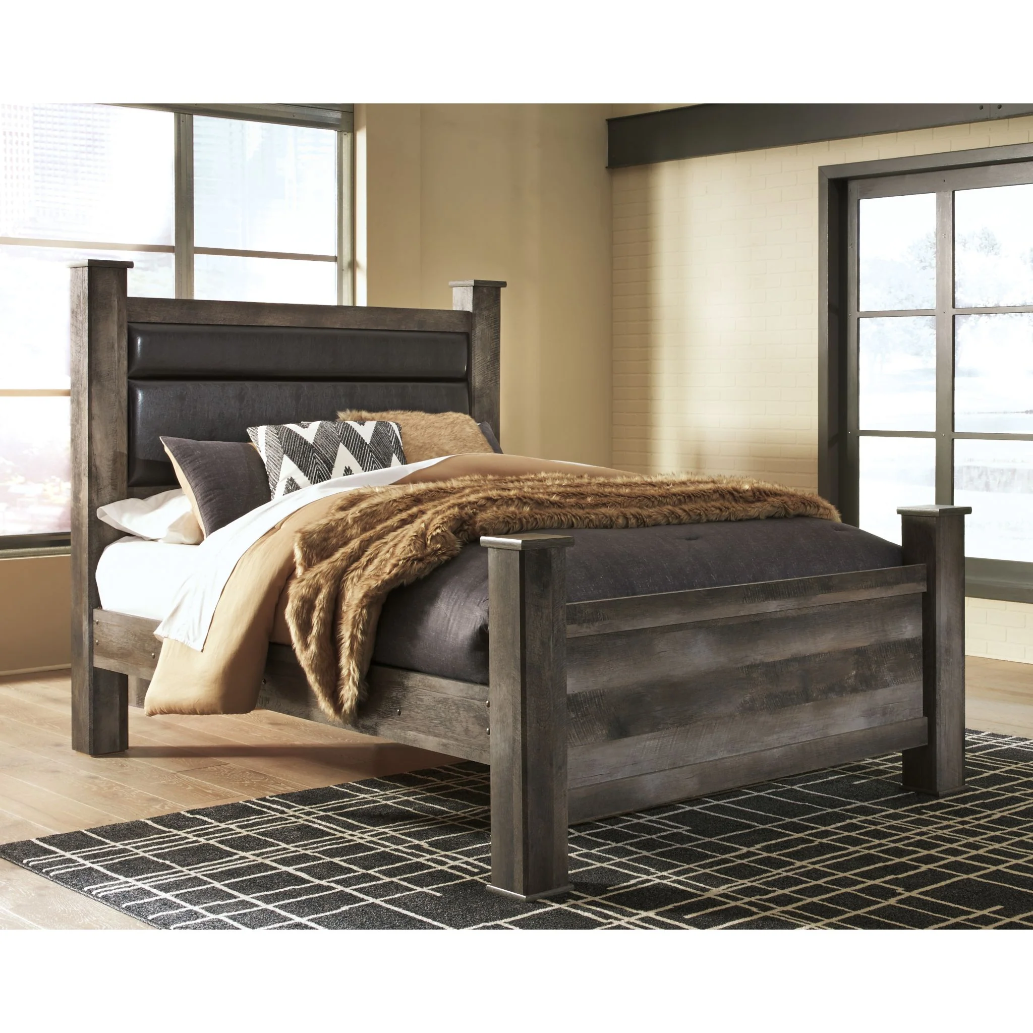 Wynnlow Poster Bed - Image 2