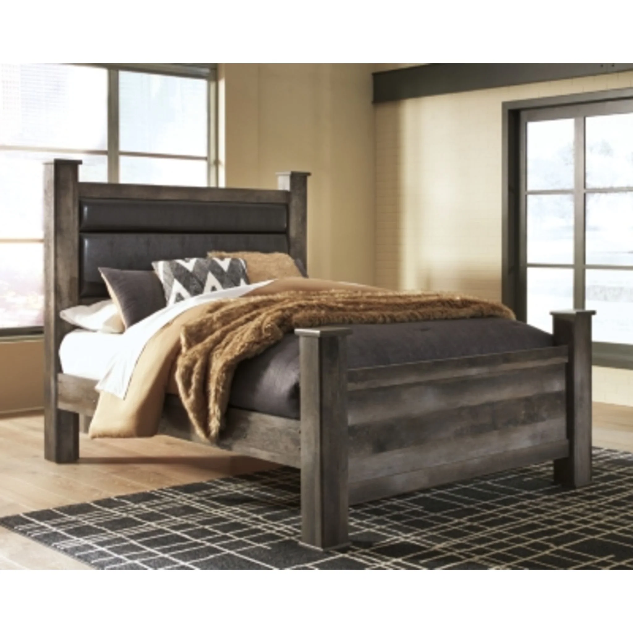 Wynnlow Poster Bed - Image 4