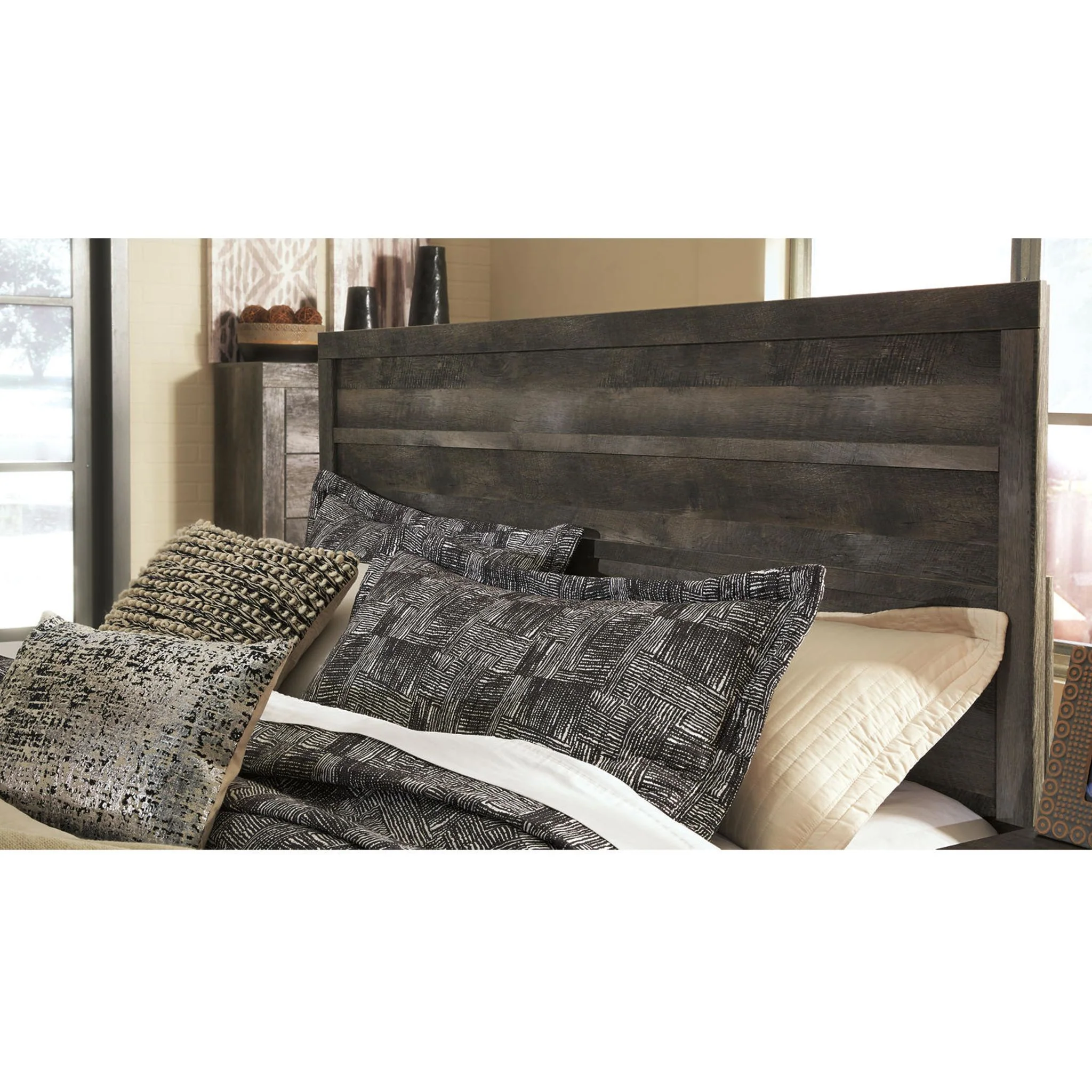 Wynnlow Platform Bed - Image 3