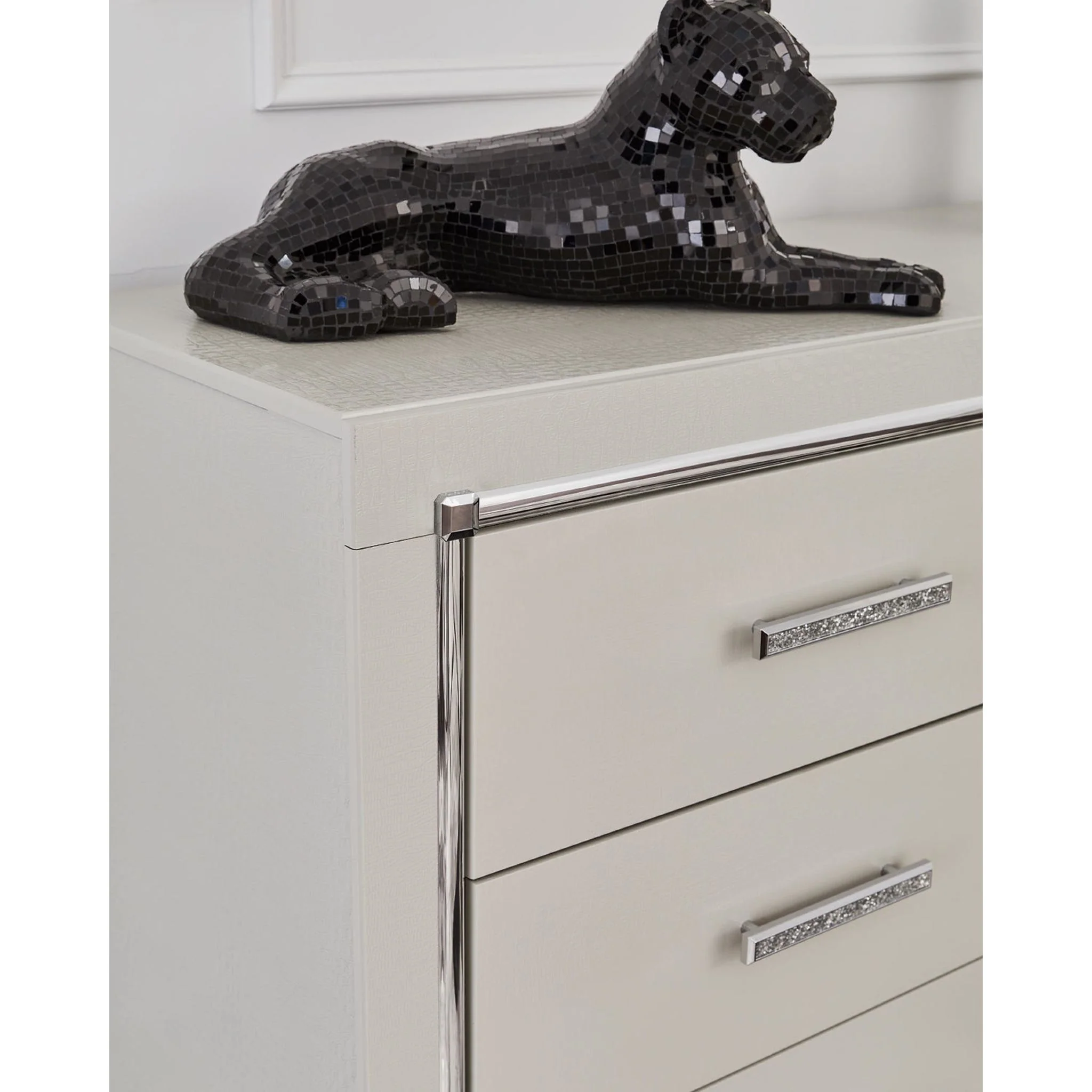 Zyniden Dresser - Image 4